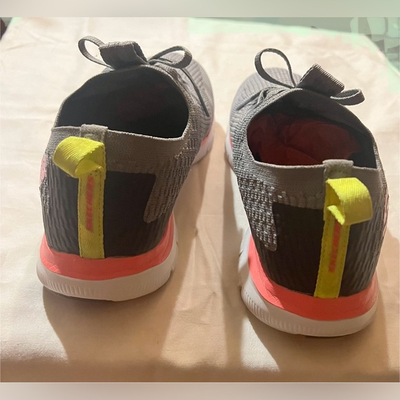 SKETCHERS WOMENS 9 WIDE FIT air cooled memory foam shoe PINK & GREY - Picture 3 of 6